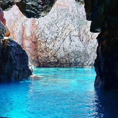 “ Gli Orizzonti “ Ninfea Nyaraló